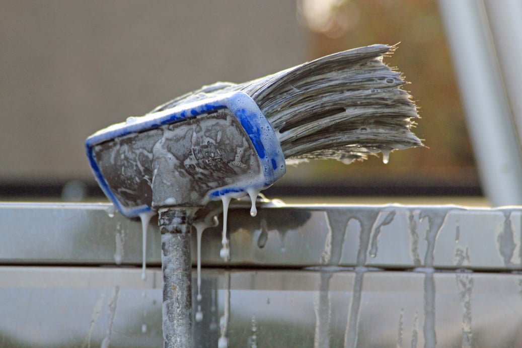 Cleaning brush